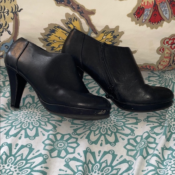 Cynthia Rowley Elegant Black Heeled Ankle Boots - Picture 1 of 10